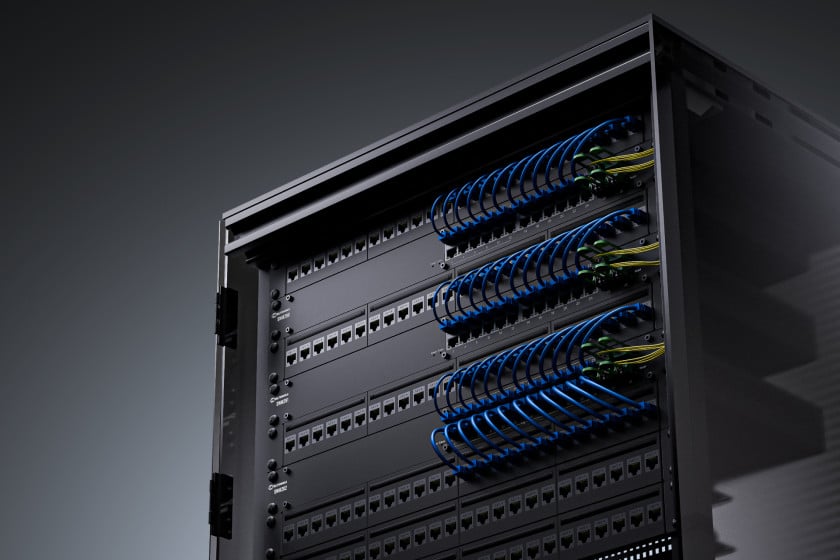 Mejore el control de la red con los switches gestionados de la serie SWM28 Cover